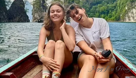 突发，2名美女入境美国时遭海关脱衣搜身！只因这件事……