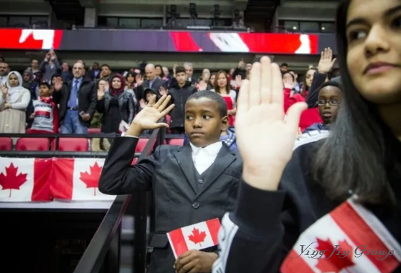 加拿大上演“反向移民潮”：移民人数暴跌，人口开始“倒退”