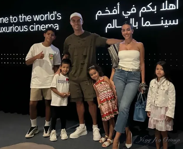 C罗求婚乔治娜刷屏！但更让人惊掉下巴的是他那双腿的“天价保单”